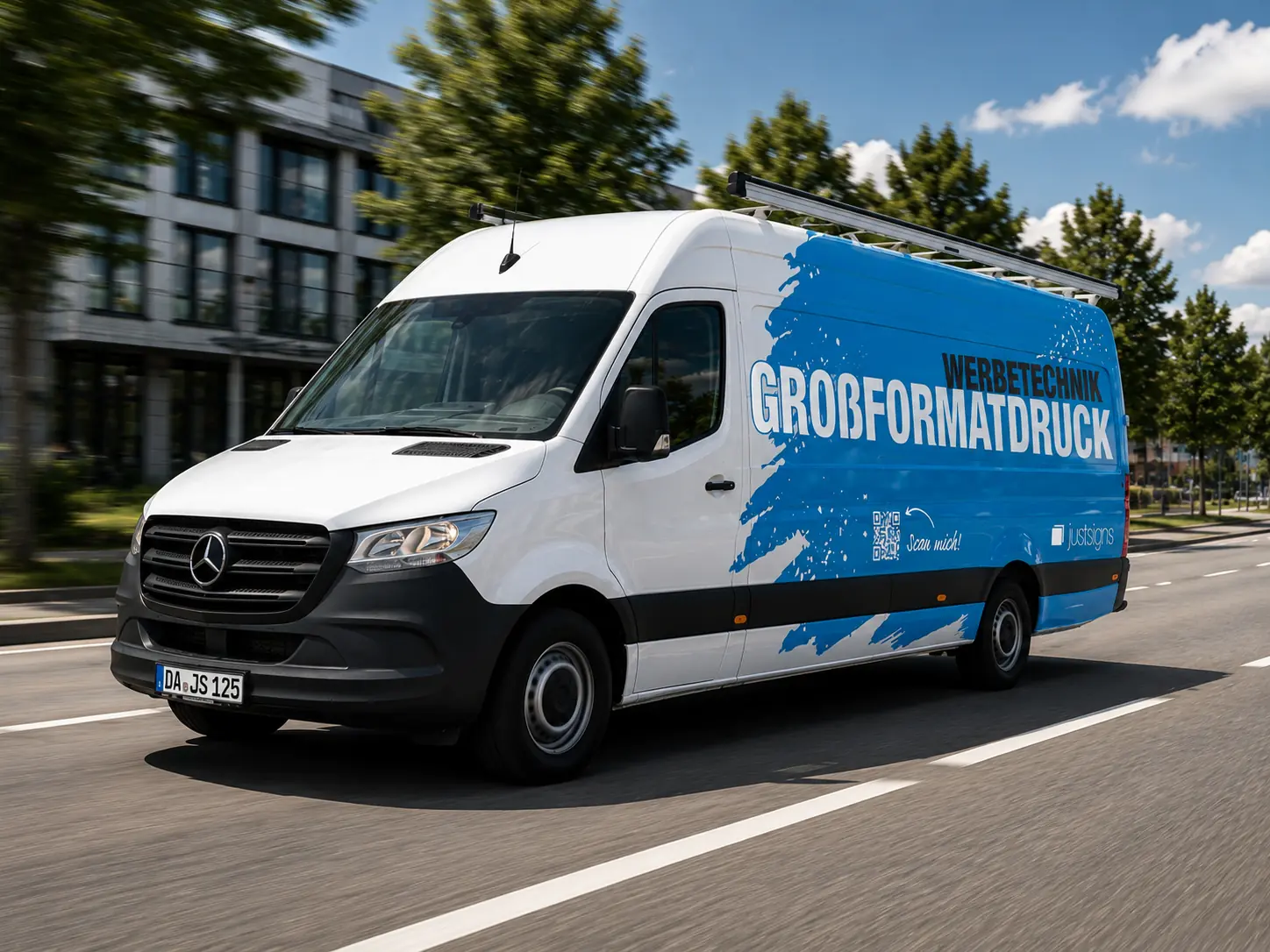 Beschriftetes Firmenfahrzeug
